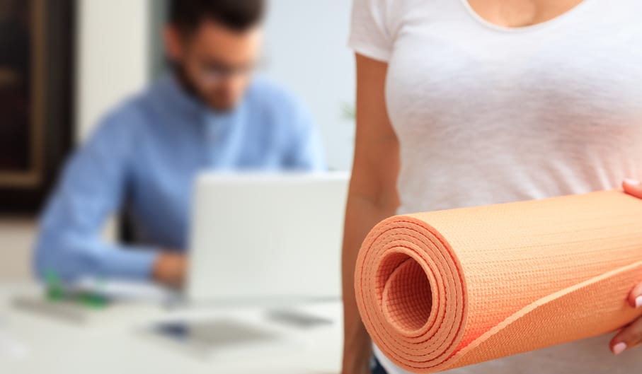 Yoga in the office: tips and exercises