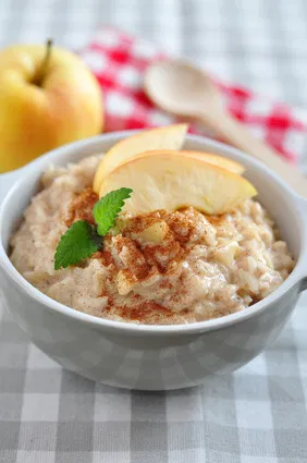 Rice pudding with cinnamon and apple for the Ayurveda breakfast