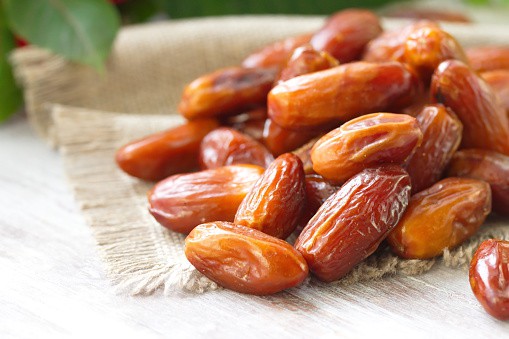 Dates can be part of a healthy detox lunch. 