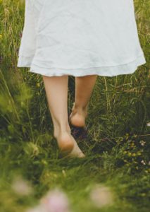 Walking barefoot strengthens the immune system in spring.